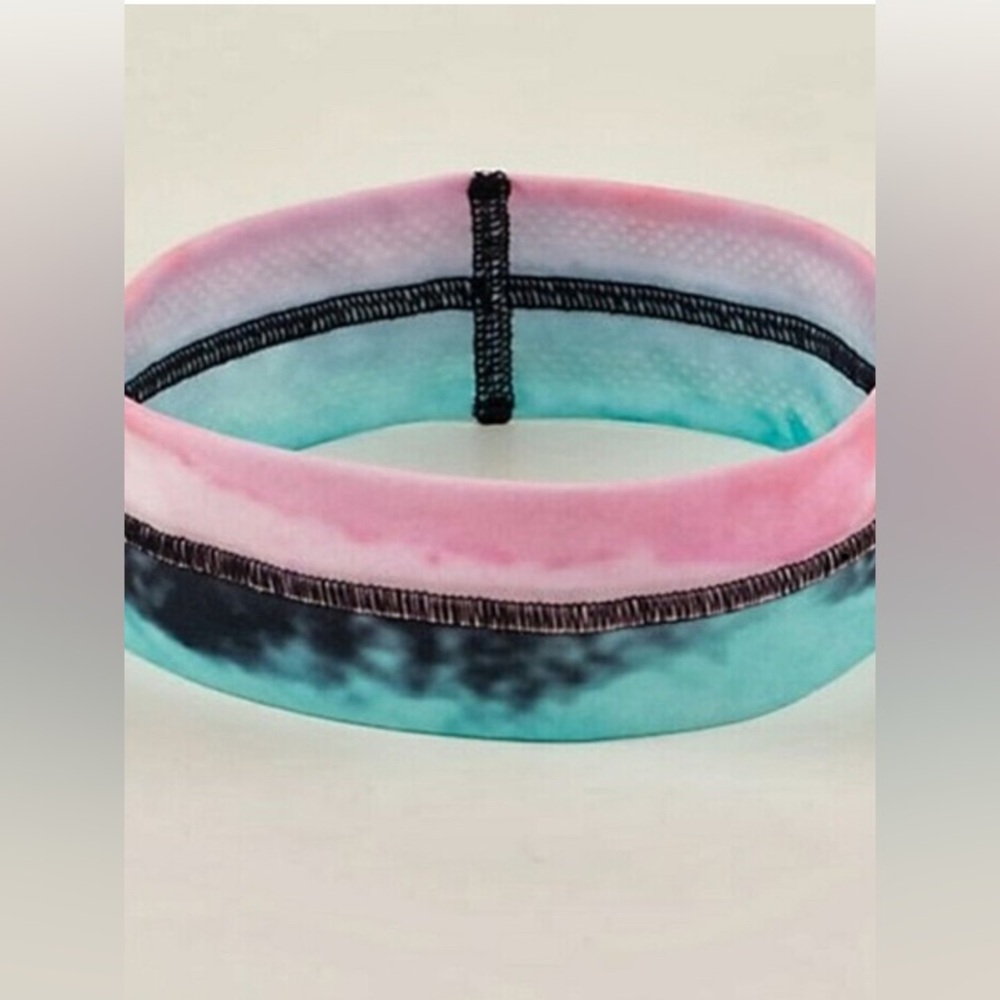 Unicorn - Lululemon Fly Away Tamer Headband
Beachscape